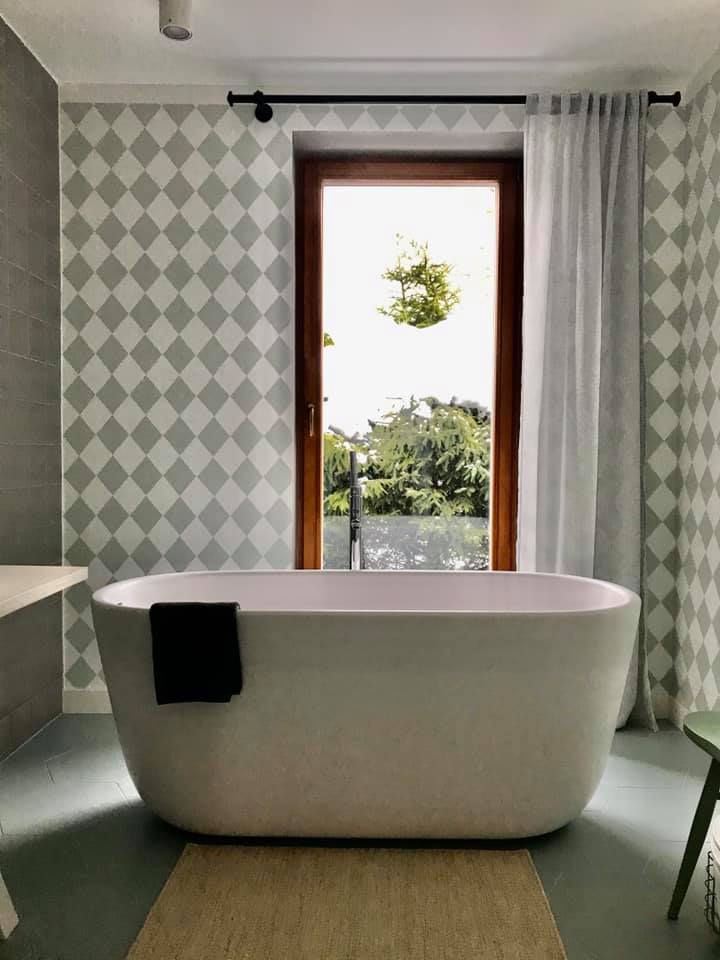 Azur 155 Xonyx™ stone bath in Merlyn Hermaküla home