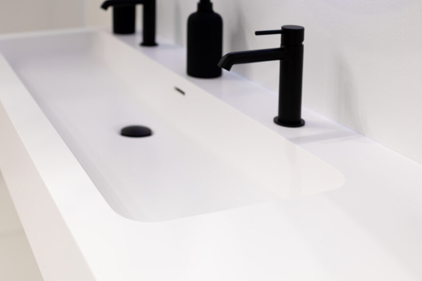 Xonyx™ izlietnes,nestandarta izlietnes,izlietnes pēc projekta,vannasistabas izlietnes,solid surface izlietnes,akmens masas izlietnes,uz virsmas montējamas izlietnes,vannasistabas interjers,individuāli risinājumi vannasistabai,nestandarta vannasistabas aprīkojums