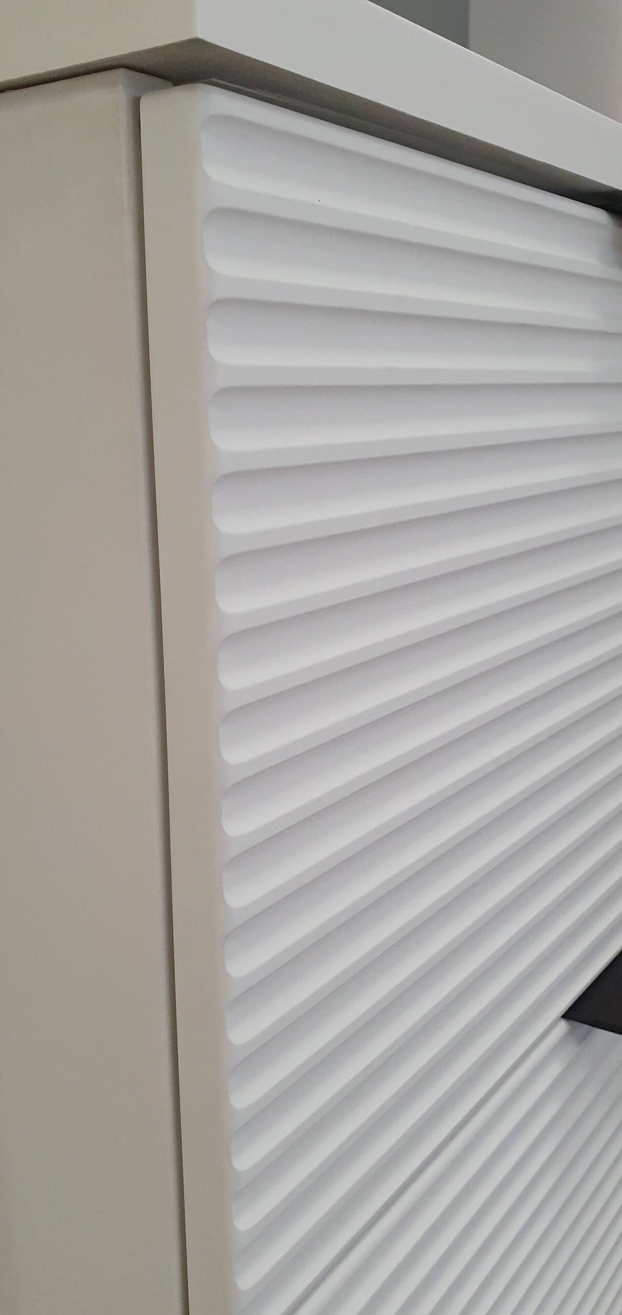 Forma Stripe vannitoamööbel,triibumotiiviga mööbel,vannitoamööbel,Balteco mööbel,stripe disain,Blum Tandembox,Xonyx lettvalamu,GelCast valamu,LED-peegel,Eesti disain