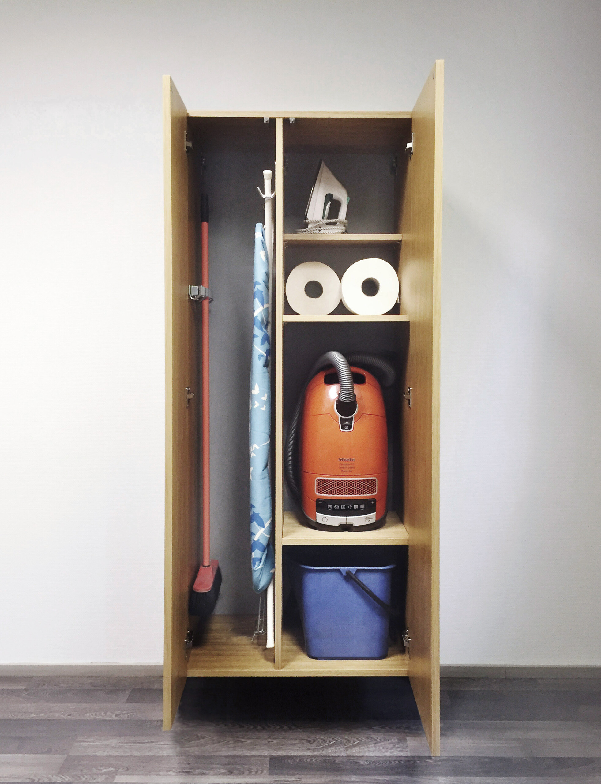 Carre vannitoamööbel,tammespoon,integreeritud käepidemed,eelkomplekteeritud kapid,50 cm sügavus,BLUM Tandembox,vaikselt sulguv,Xonyx lettvalamu,LED-peegel,Balteco mööbel,valge,must,pruun,kollane,sinine,poolmatt lakk,hall,standard värvid,grafiit,roheline,tume beež,helesinine,beež,heleroheline