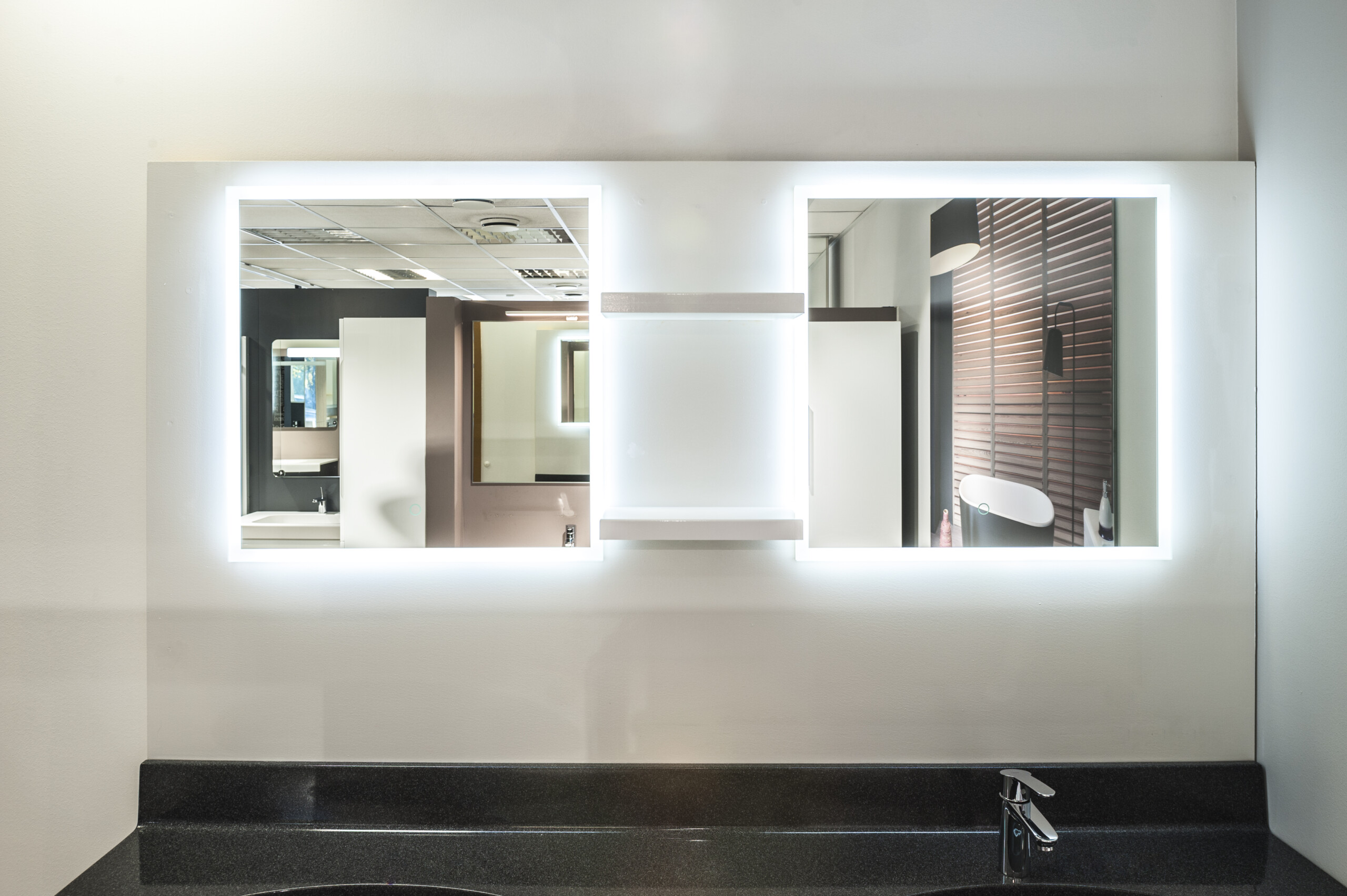 ST seeria peegel,LED-peegel,vannitoapeegel,Balteco peegel,valgusega peegel,modernne peegel,energiasäästlik LED,Eesti disain,peegel vannituppa,Balteco mööbel
