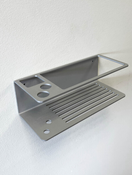 Alumiiniumist vannitoariiul 10 cm sügav ja 23 cm pikk, roostekindel ja seinale kinnitatav