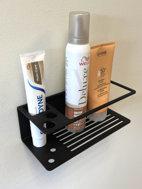 Must alumiiniumist vannitoariiul 23 × 10 × 8 cm seinal koos vannitoatarvikutega